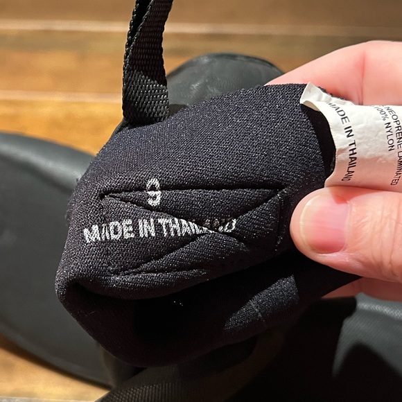 Body Glove Wet suit surf booties 🏄🏽‍♂️ - Picture 5 of 6